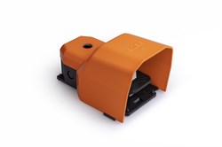Педаль EMAS с защитной крышкой, две скорости 2x(1НО+1НЗ) с возможностью подключения аксессуаров, оранжевая PDKA11GX20T - фото 327040